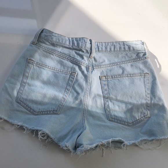 FOREVER 21 RIPPED LIGHT WASH HIGH WAISTED SHORTS - Picture 3 of 3